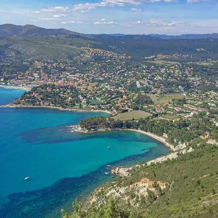 Beautiful In St, Cannat With Wifi